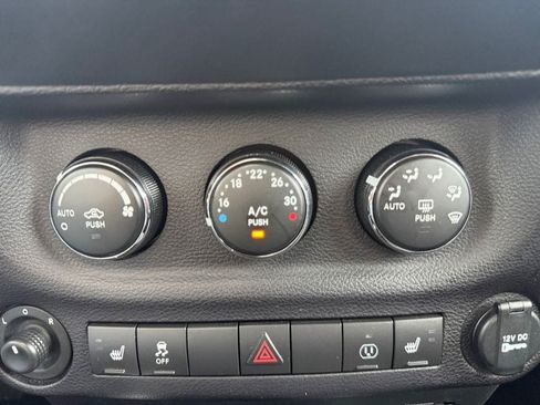 Used 2017 Jeep Wrangler Unlimited Rubicon AWD/4WD image 21