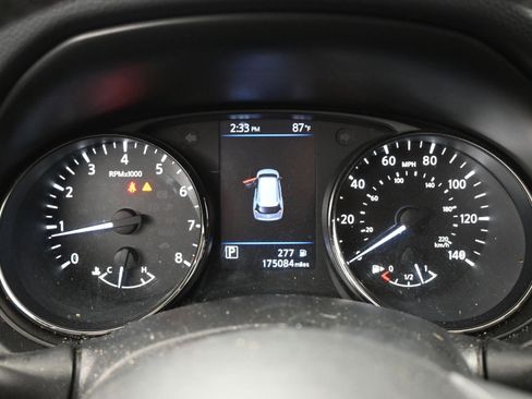 Used 2019 Nissan Rogue SV w/ Premium Package FWD image 26