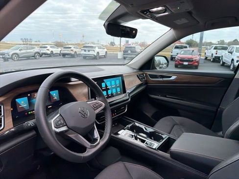 Used 2024 Volkswagen Atlas SE image 6