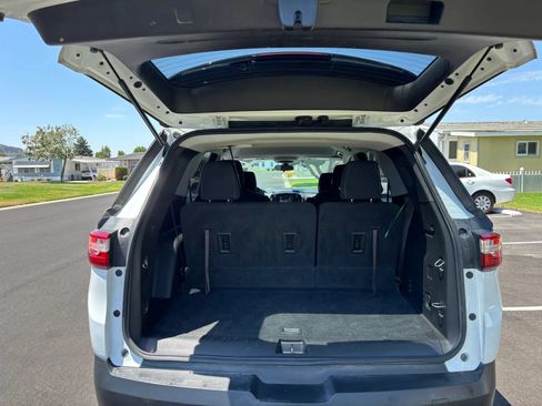 Used 2018 Chevrolet Traverse LT FWD image 17