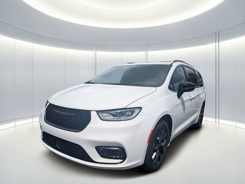 New 2026 Chrysler Pacifica Limited w/ S Appearance Package FWD image 7