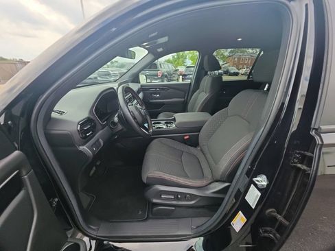 Used 2025 Honda Pilot Sport image 14