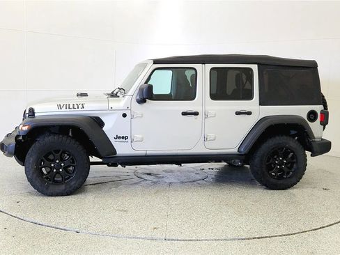 Used 2022 Jeep Wrangler Unlimited Sport image 4