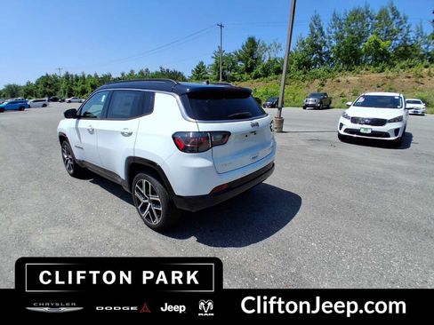 Certified 2025 Jeep Compass Limited w/ Elite Group AWD/4WD image 8