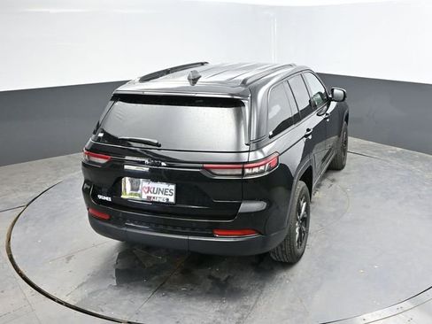 Used 2025 Jeep Grand Cherokee Altitude AWD/4WD image 42