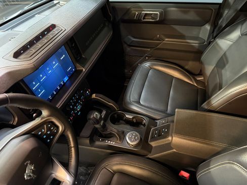 Used 2025 Ford Bronco Badlands image 40