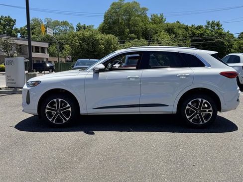 Certified 2025 Audi Q5 Premium w/ Convenience Package AWD/4WD image 3