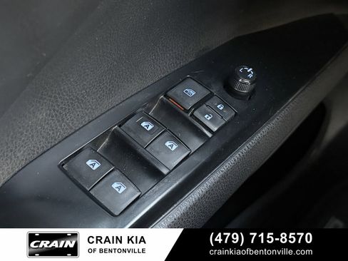 Used 2019 Toyota Camry SE image 11