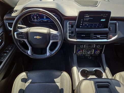 Used 2022 Chevrolet Suburban Premier AWD/4WD image 17