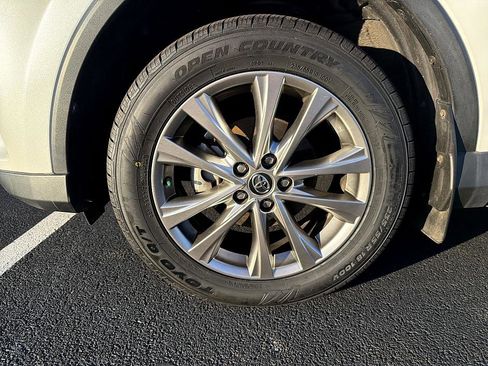 Used 2018 Toyota RAV4 Limited image 8