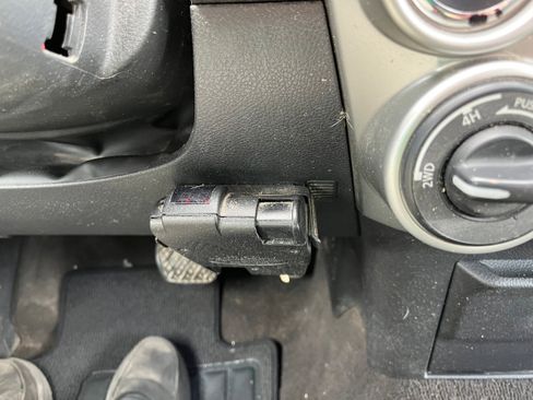 Used 2017 Nissan Titan SV AWD/4WD image 26