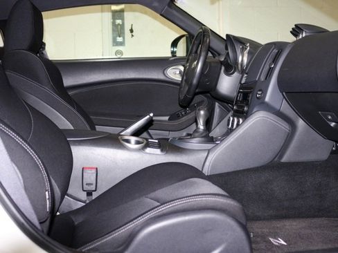 Used 2016 Nissan 370Z Base w/ Aerodynamics Package image 5