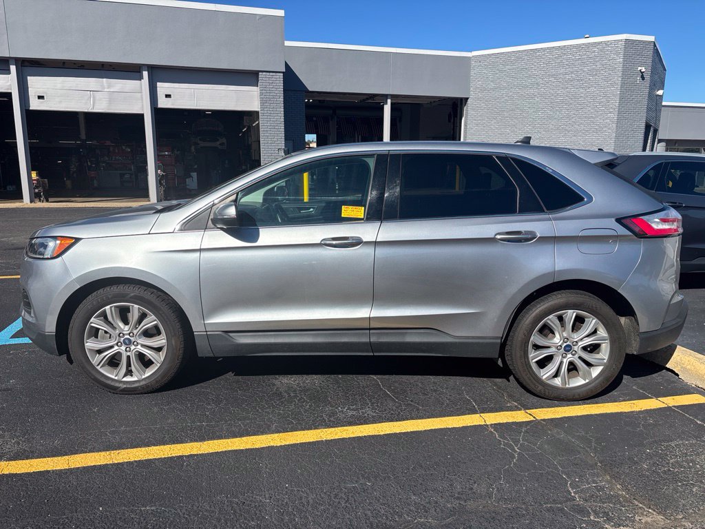 Used 2022 Ford Edge Titanium w/ Equipment Group 301A AWD/4WD image 8
