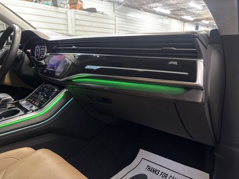 Used 2019 Audi Q8 Prestige w/ Luxury Package image 31