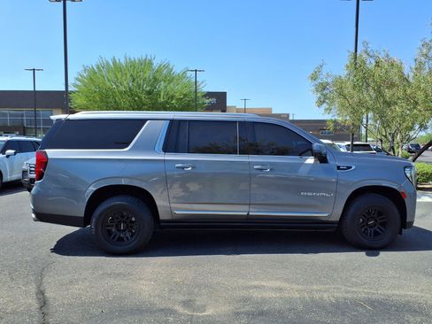 Used 2021 GMC Yukon XL Denali w/ Denali Premium Package RWD image 7