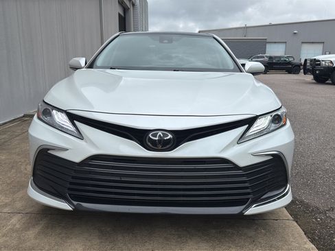 Used 2023 Toyota Camry XLE FWD image 9