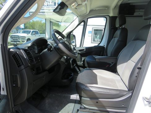 Used 2025 RAM ProMaster 2500 w/ Convenience Group FWD image 4