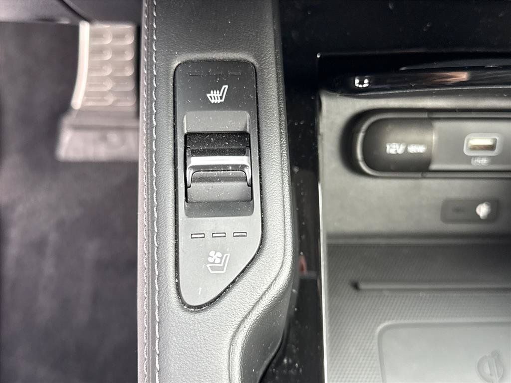 Certified 2021 Kia Telluride SX w/ Towing Package AWD/4WD image 15