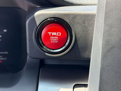 Used 2025 Toyota Tacoma TRD Off-Road AWD/4WD image 17