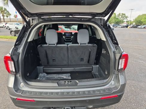 Used 2025 Ford Explorer Active RWD image 19