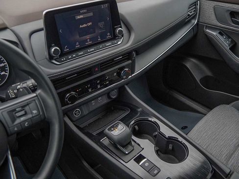 Used 2021 Nissan Rogue S image 17