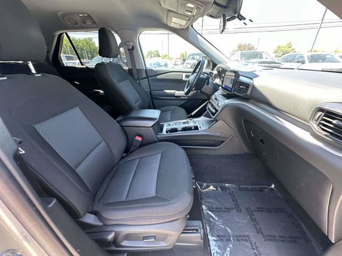 Used 2023 Ford Explorer XLT AWD/4WD image 19