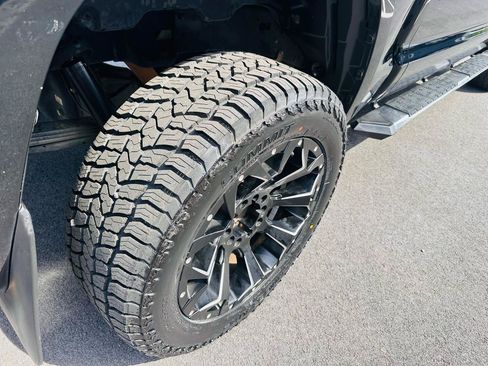 Used 2015 Toyota Tundra Limited w/ Limited Premium Package RWD image 18