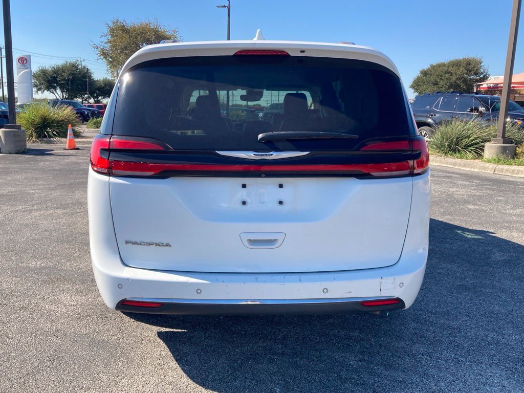 Used 2021 Chrysler Pacifica Touring-L FWD image 6