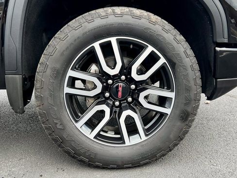 Used 2025 GMC Sierra 1500 AT4 w/ AT4 Preferred Package image 15