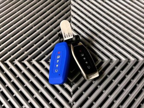 Used 2025 INFINITI QX80 Sensory image 11