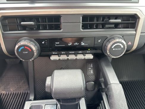 Certified 2025 Toyota Tacoma SR5 AWD/4WD image 21