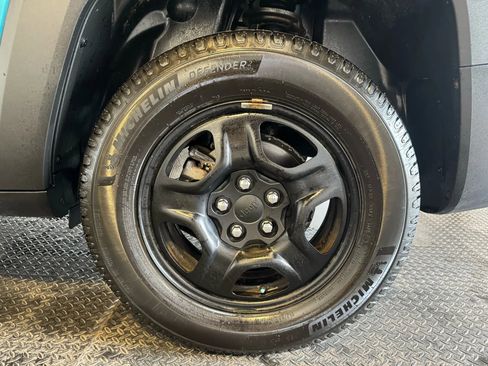 Used 2019 Jeep Renegade Sport image 32