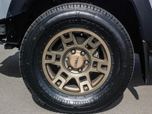 Used 2021 Toyota Tacoma TRD Off-Road w/ Technology Package image 10