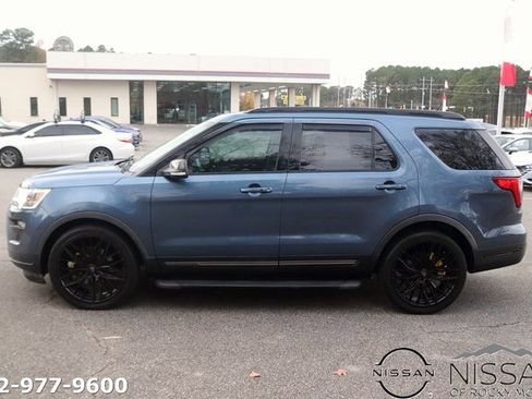 Used 2018 Ford Explorer XLT w/ Equipment Group 202A image 4