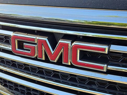 Used 2017 GMC Acadia SLT w/ LPO, Floor Liner Package AWD/4WD image 9