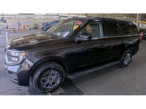 Used 2025 Ford Expedition Max Active AWD/4WD image 2