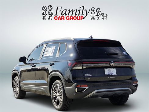 New 2026 Volkswagen Taos SE image 3