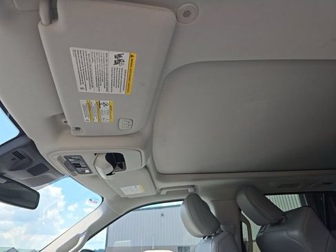 Used 2025 Ford Expedition Active AWD/4WD image 15