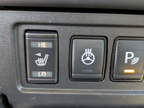 Used 2024 Nissan Frontier SV w/ SV Convenience Package image 25