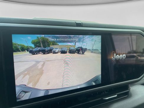 Used 2024 Jeep Gladiator Sport AWD/4WD image 35