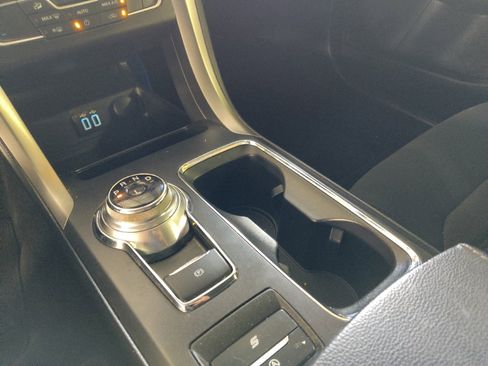 Used 2020 Ford Fusion SE FWD image 26