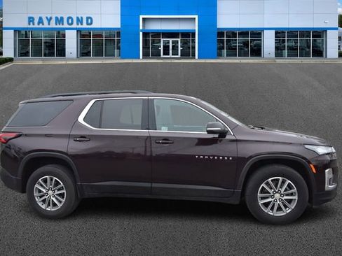 Used 2023 Chevrolet Traverse LT image 2