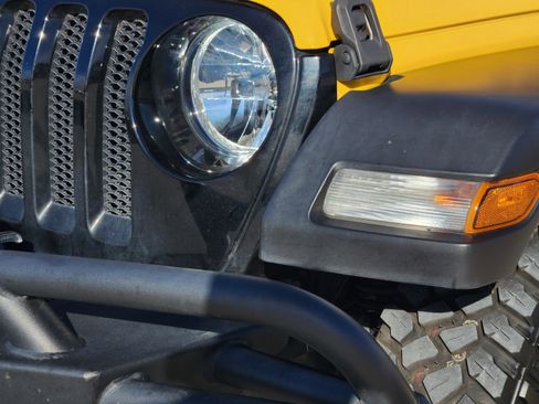 Used 2021 Jeep Wrangler Unlimited Willys image 9