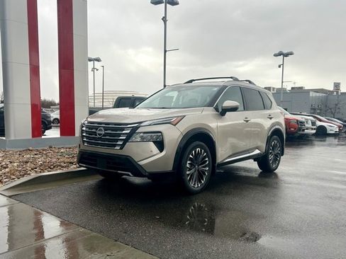 New 2026 Nissan Rogue Platinum image 2