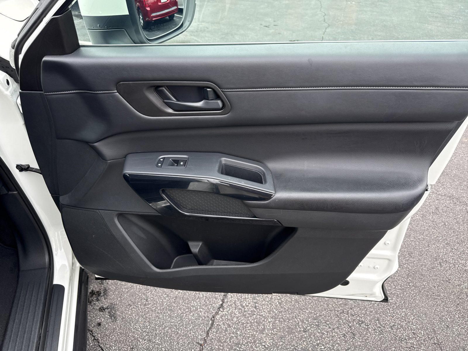 Used 2024 Nissan Pathfinder SV FWD image 27