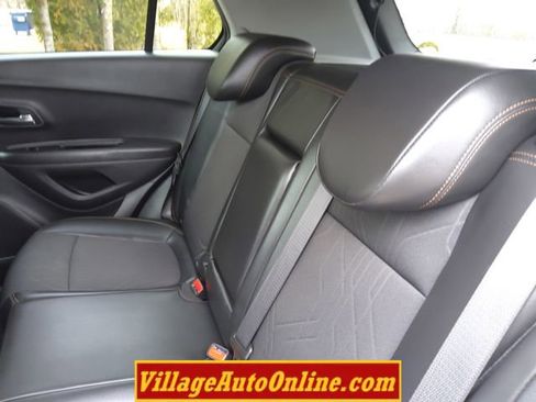 Used 2019 Chevrolet Trax LT w/ LT Convenience Package FWD image 25