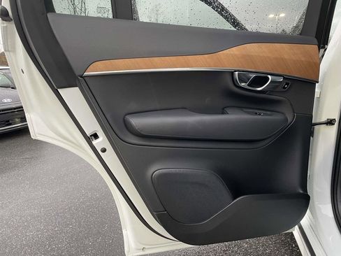 Used 2025 Volvo XC90 B5 Plus image 2