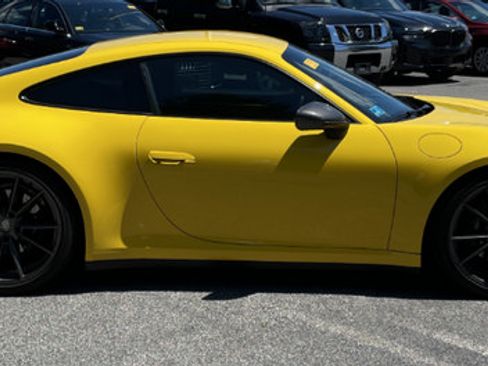 Used 2023 Porsche 911 Carrera T RWD image 3