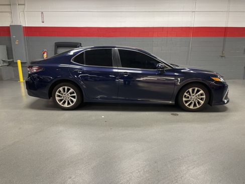 Used 2021 Toyota Camry LE image 7