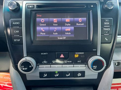 Used 2014 Toyota Camry LE image 29